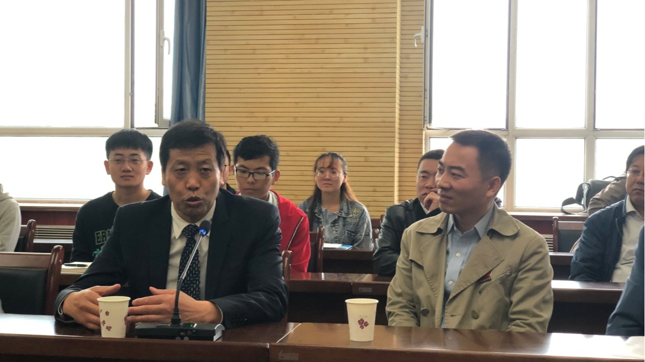 多彩石化 百年校庆行-优秀员工黄志伟教授与师生开展科研工作座谈会